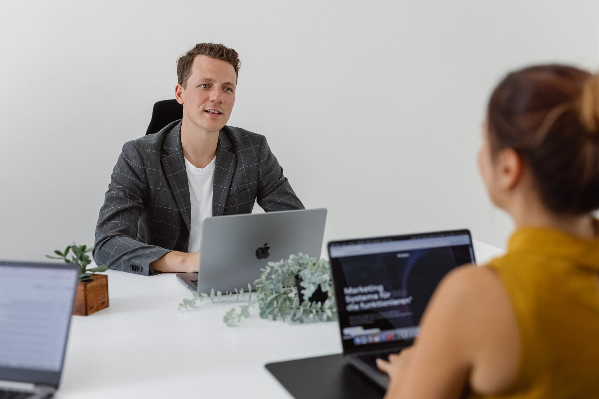 Christoph Sauerborn im Beratungsgespräch